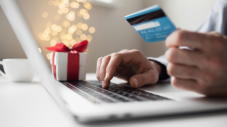 Holiday Shopping: Inflation-Weary Consumers Wait for Deals